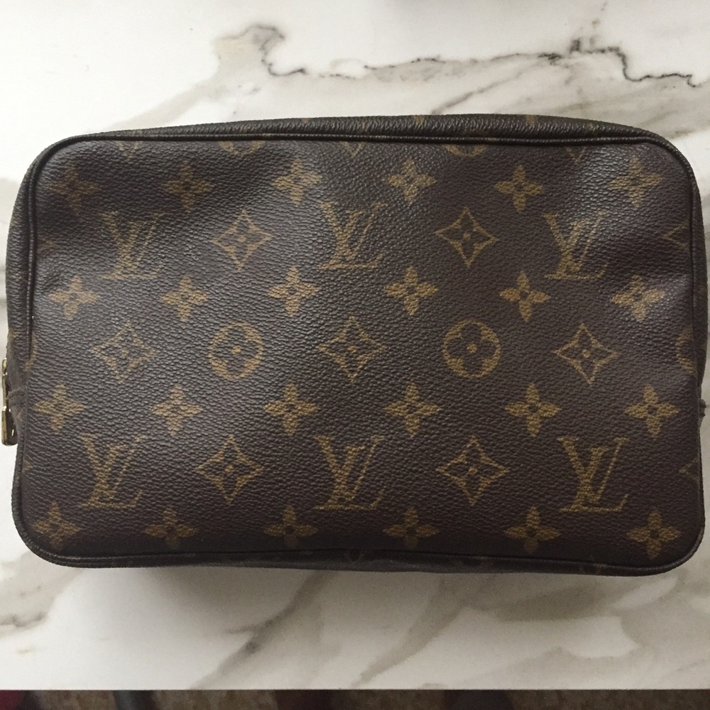 Authentic Louis Vuitton Trousse 23