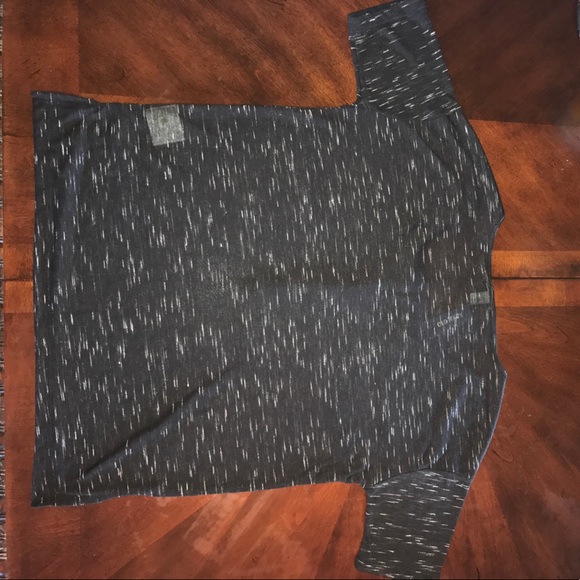 Black and white shirt - Picture 3 of 3