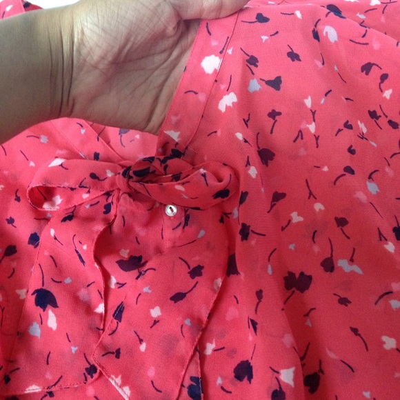 Forever 21 minimal floral top - Picture 4 of 6