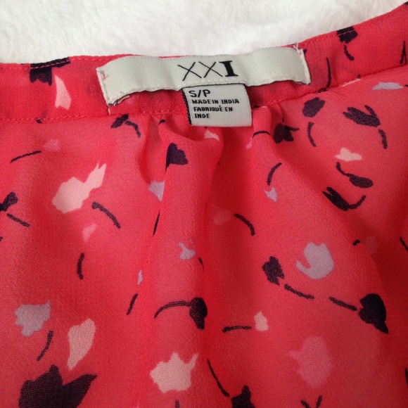 Forever 21 minimal floral top - Picture 5 of 6