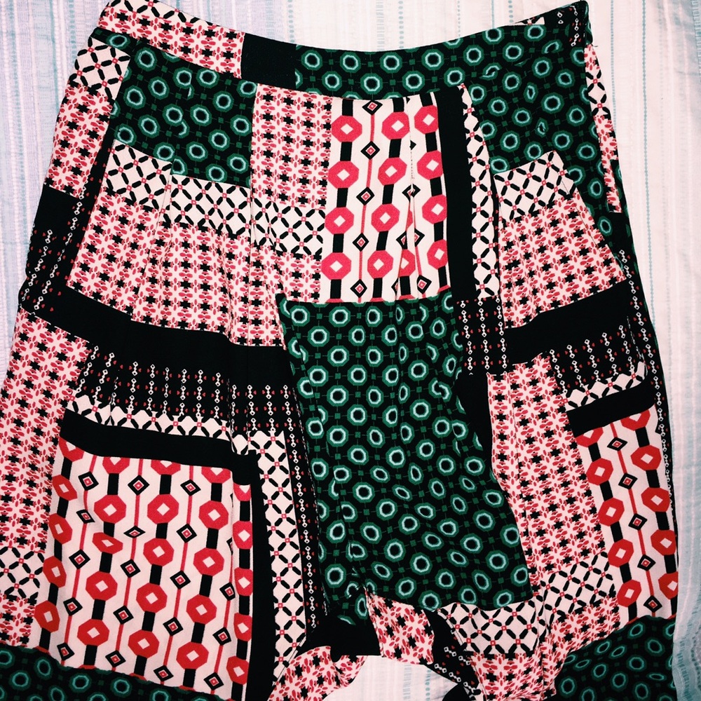 BEAUTIFUL GUESS DRESSY JOGGERS!!!⭐️⭐️⭐️