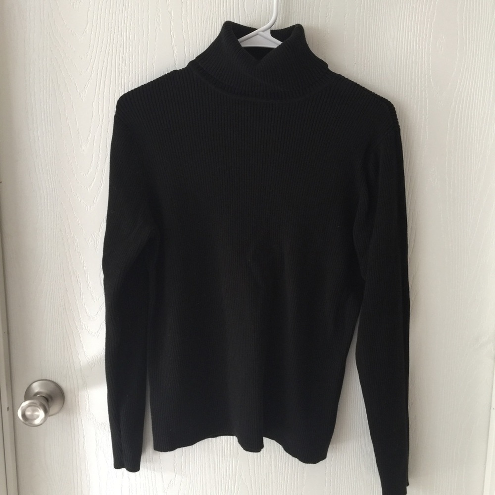 🌈SALE! Ribbed Solid Black turtleneck!