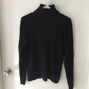 🌈SALE! Ribbed Solid Black turtleneck!