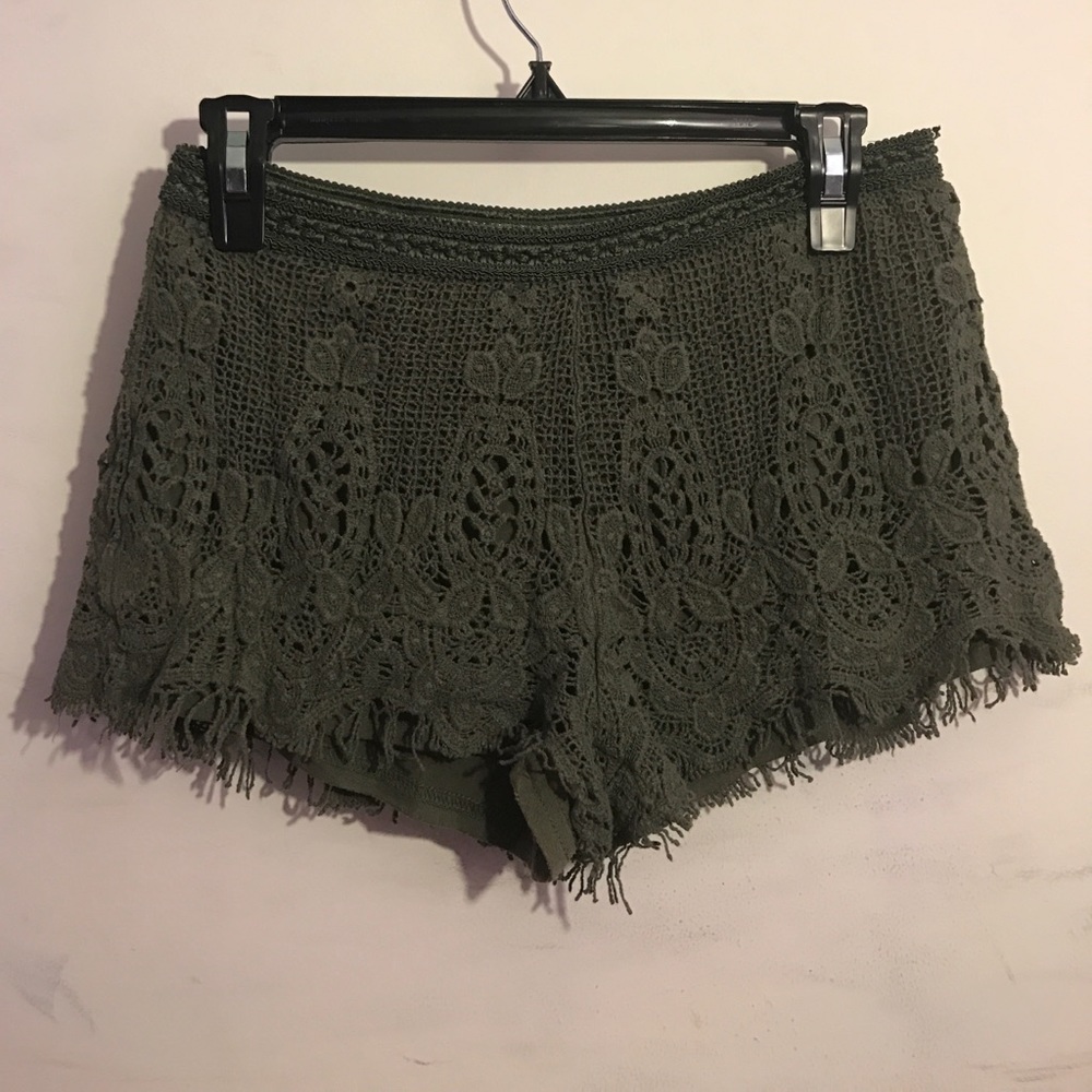 Stretchy laced shorts