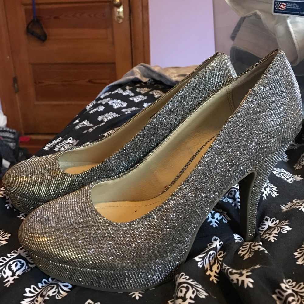 Silver shiny platform heels