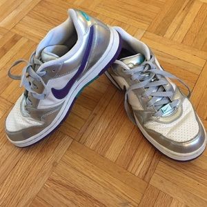 Womens Nikes size 9