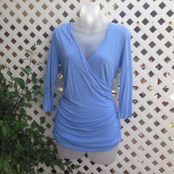 H&M shirt Size M Baby Blue - Picture 1 of 2