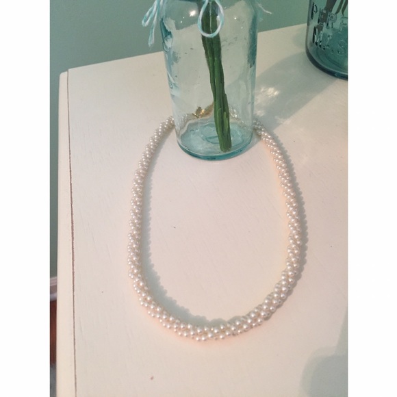 Marvella Jewelry - Classy Pearl Necklace