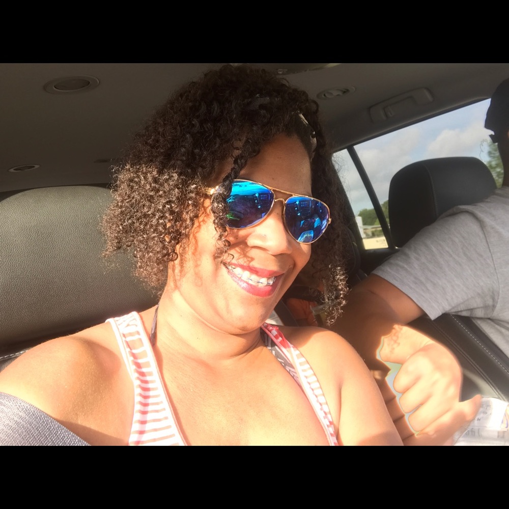 Meet your Posher, Sharon