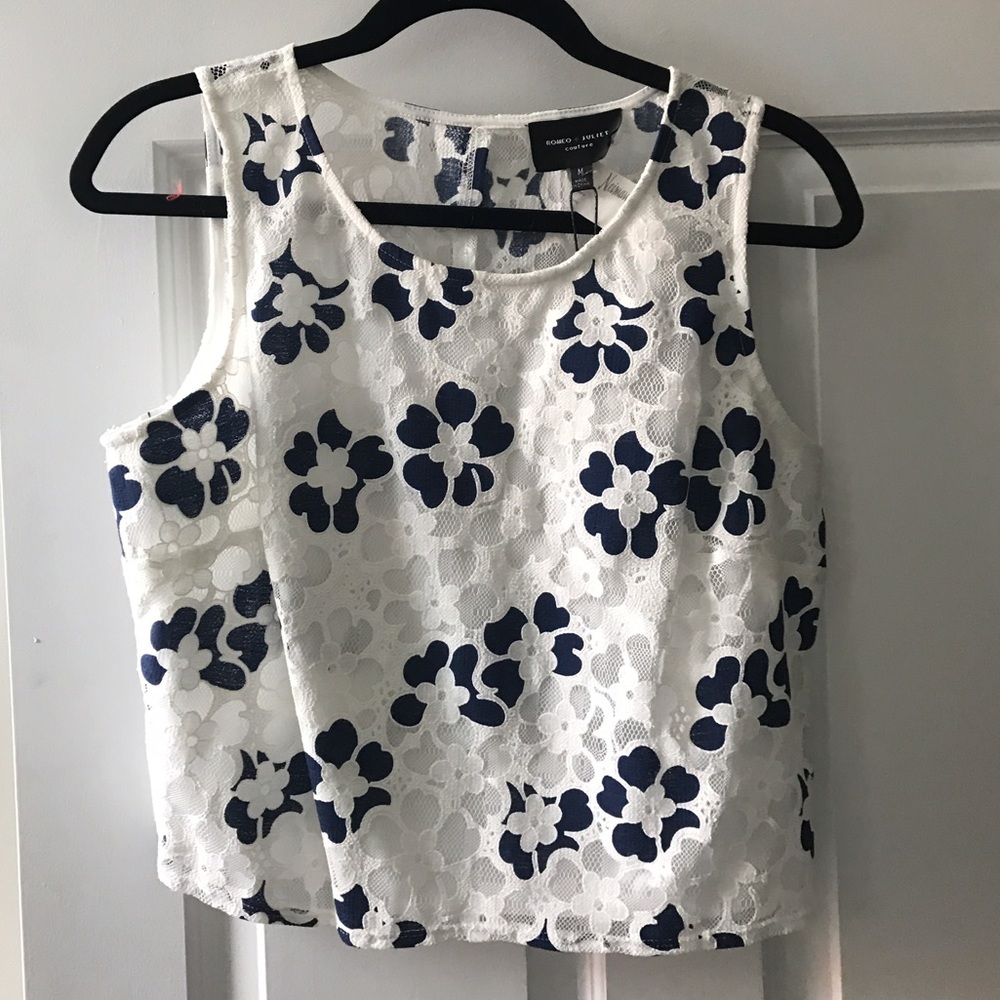 NWT Neiman Marcus Romeo + Juliet White Lace Top M