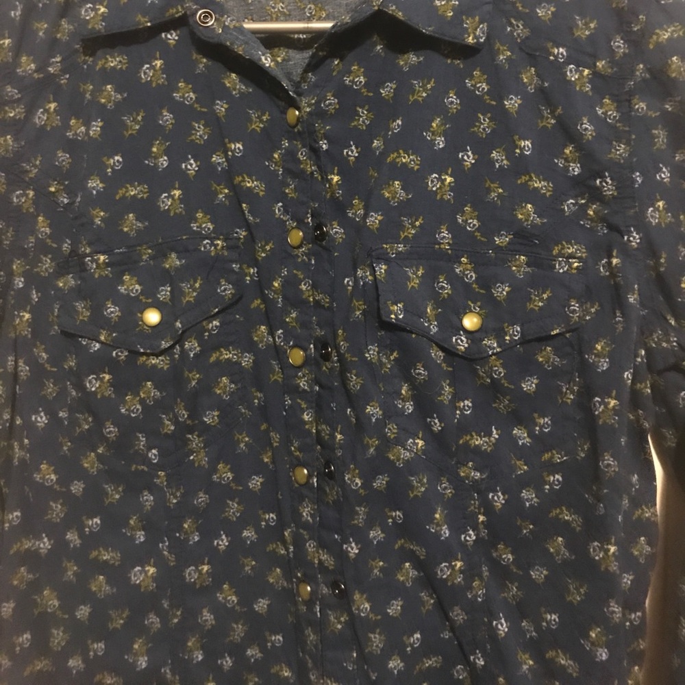Button down - Picture 2 of 2