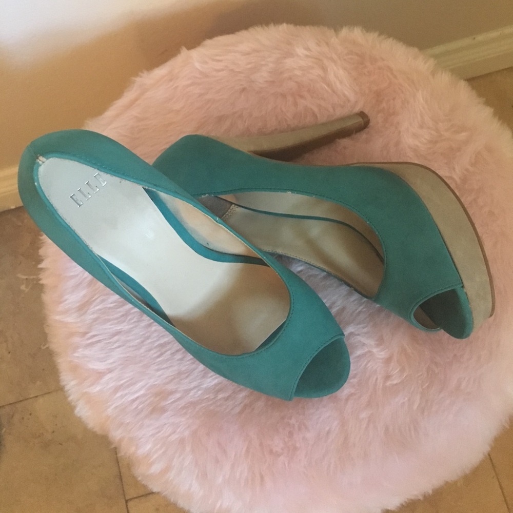 Elle 2 tone suede peep toe pumps size 7