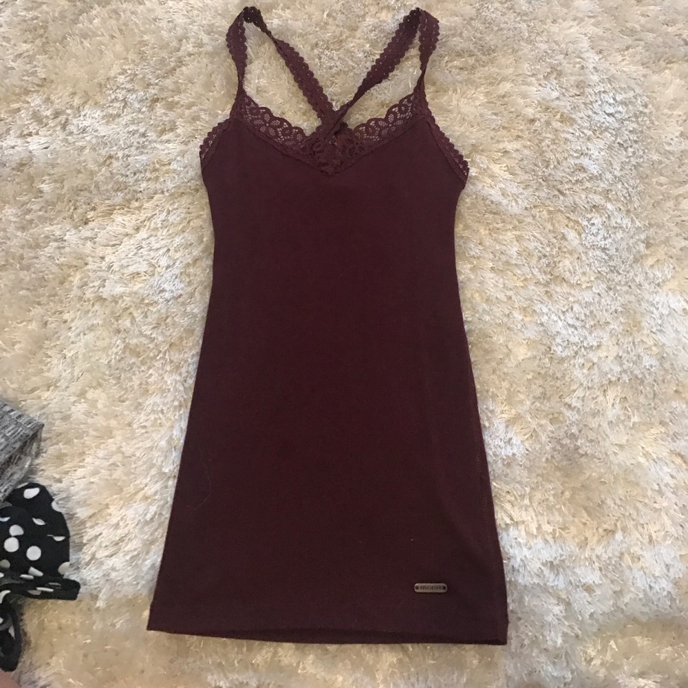 Cross back maroon laced tank top