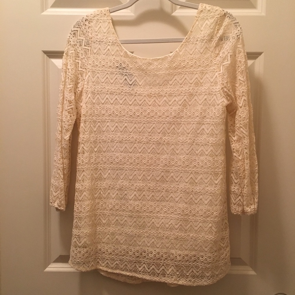 3/4 Sleeved Lacey Top with Flowly Bow on back