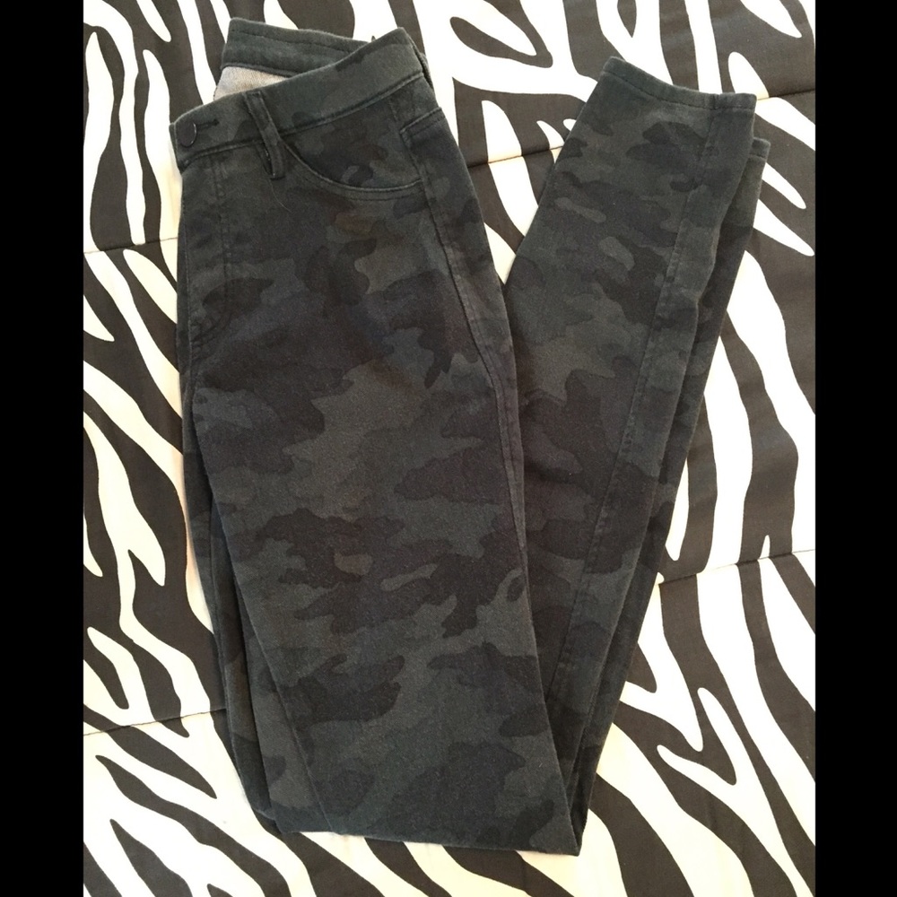 Uniqlo Camo Jeggings