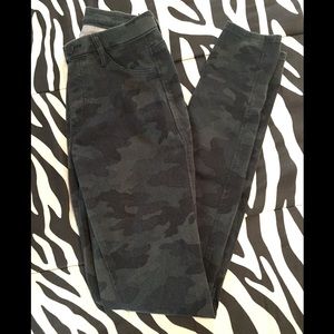 Uniqlo Camo Jeggings