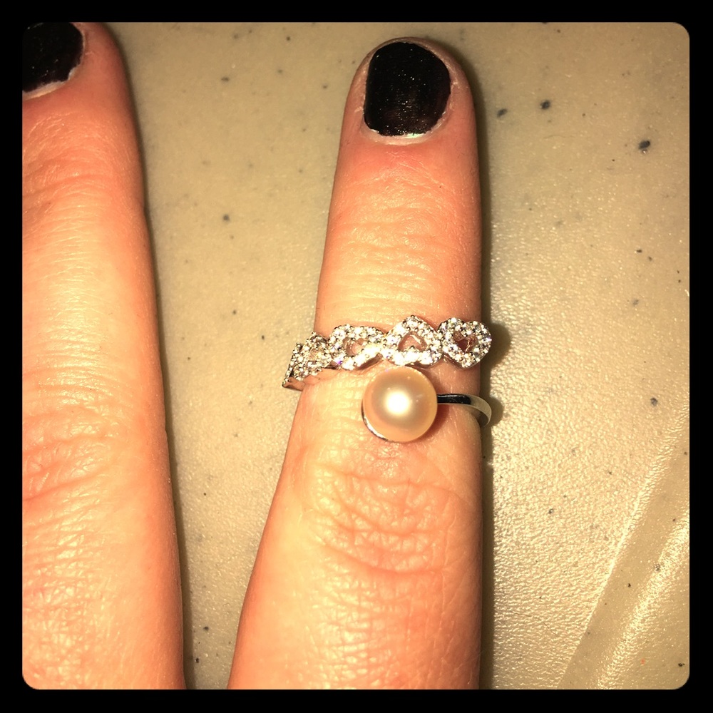 Sterling silver pearl ring 💍