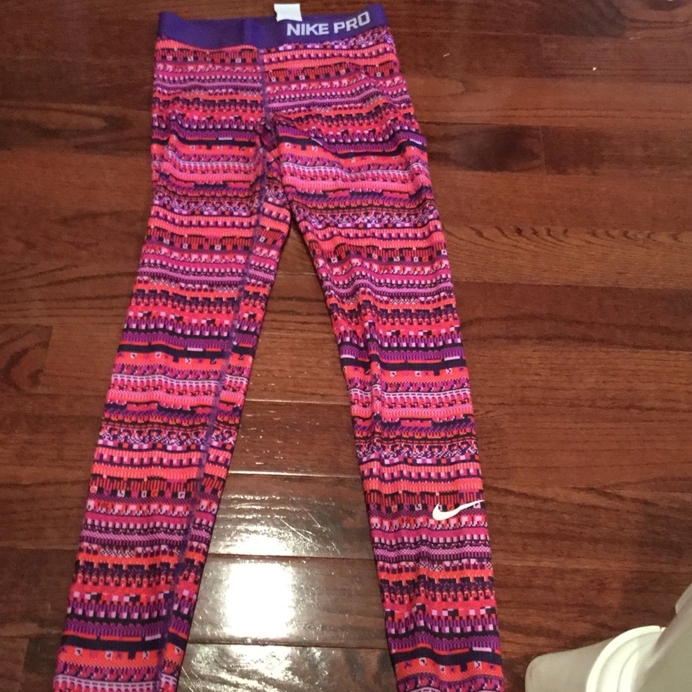NWT NIKE PRO LEGGINGS
