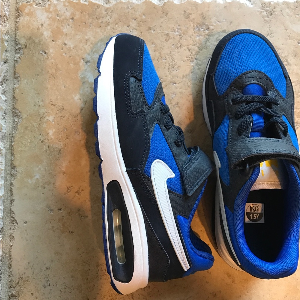 Nike Air Max ST Running Shoe