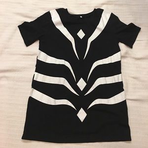 black and white crew neck shirt