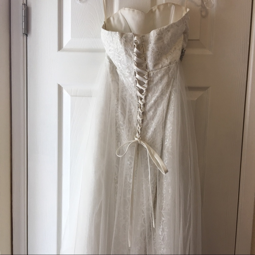 Wedding Gown/ Dress - Picture 5 of 8