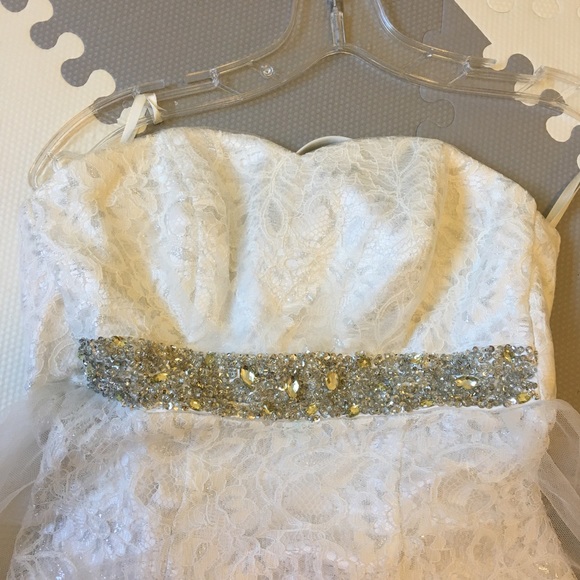 Wedding Gown/ Dress - Picture 6 of 8