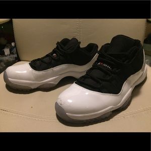 Jordan 11 Low Tuxedo