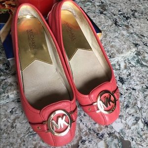 Michael Kors coral flats