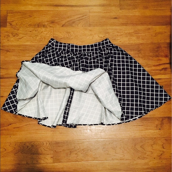 Black & white plaid circle skirt - Picture 2 of 5