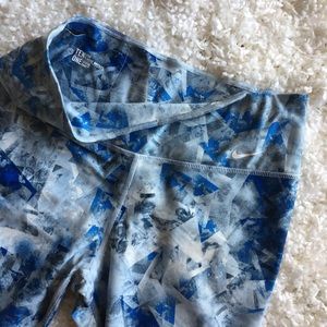 Nike dri-fit capri. Size M. Multi-blues