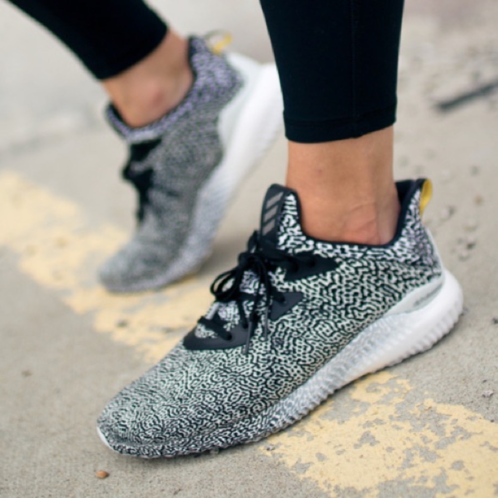 Adidas women's alpha bounce size 9.