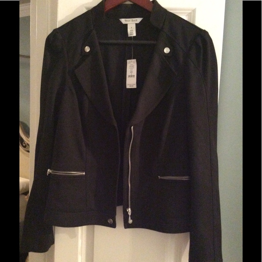 Very nice black jacket.