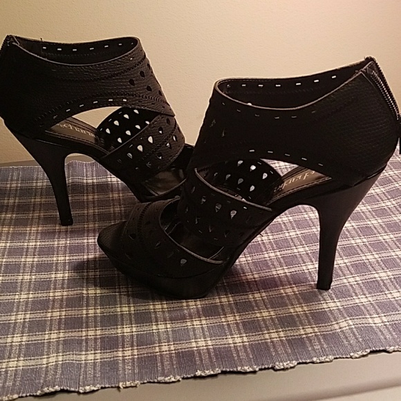 Never worn black - Picture 2 of 4