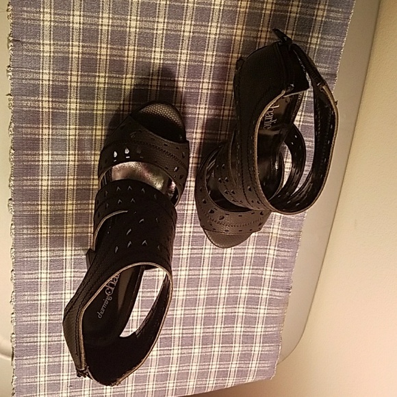 Never worn black - Picture 3 of 4