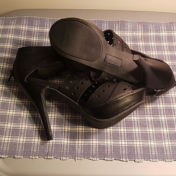 Never worn black - Picture 4 of 4