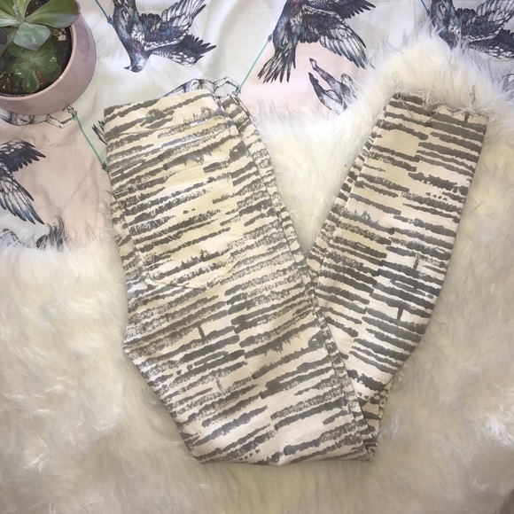 💕2xHP💕Mother Denim Looker Fray Girl w Cat Tattoo - Picture 2 of 8