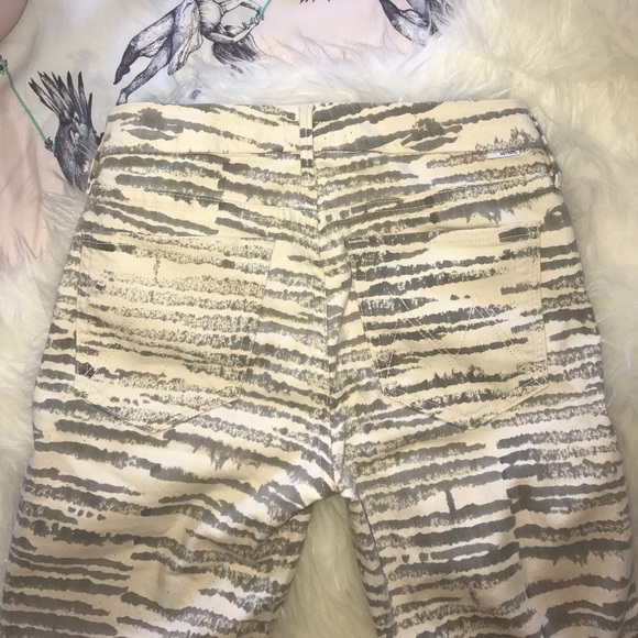 💕2xHP💕Mother Denim Looker Fray Girl w Cat Tattoo - Picture 4 of 8