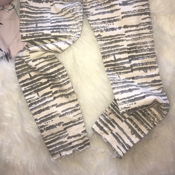 💕2xHP💕Mother Denim Looker Fray Girl w Cat Tattoo - Picture 6 of 8