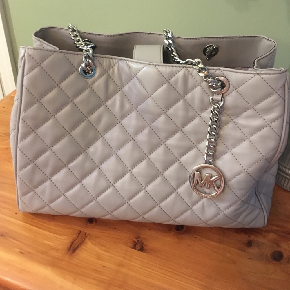Sold!!!!Michael Kors quilted leather tote & wallet - Picture 2 of 8
