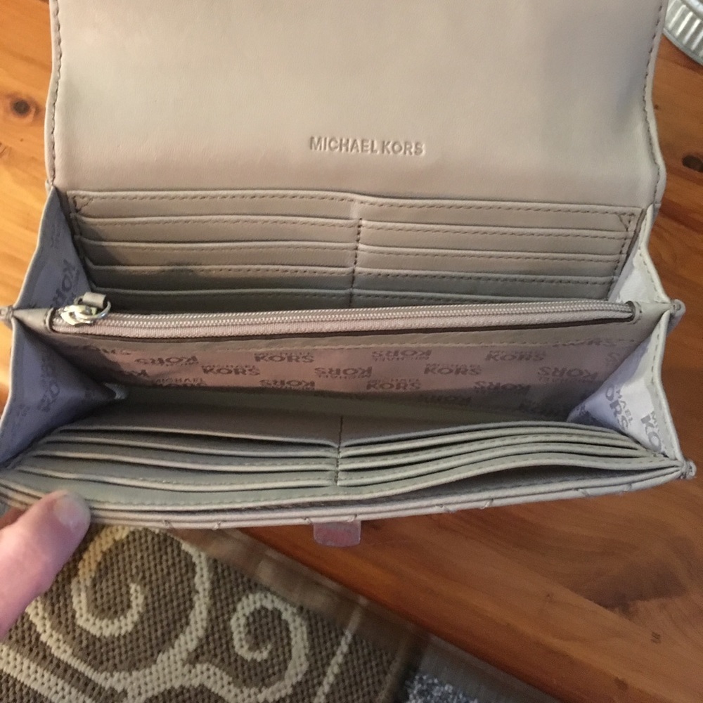 Sold!!!!Michael Kors quilted leather tote & wallet - Picture 7 of 8