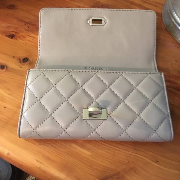 Sold!!!!Michael Kors quilted leather tote & wallet - Picture 8 of 8