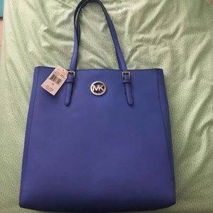 Michael kors jet set tote