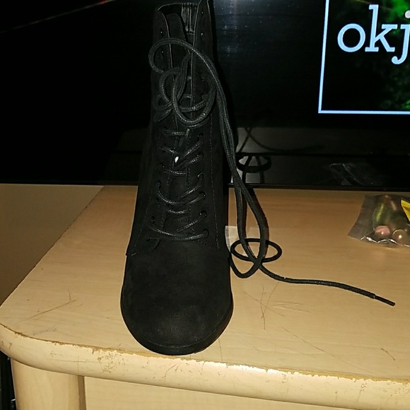 Black ankle boots - Picture 2 of 3