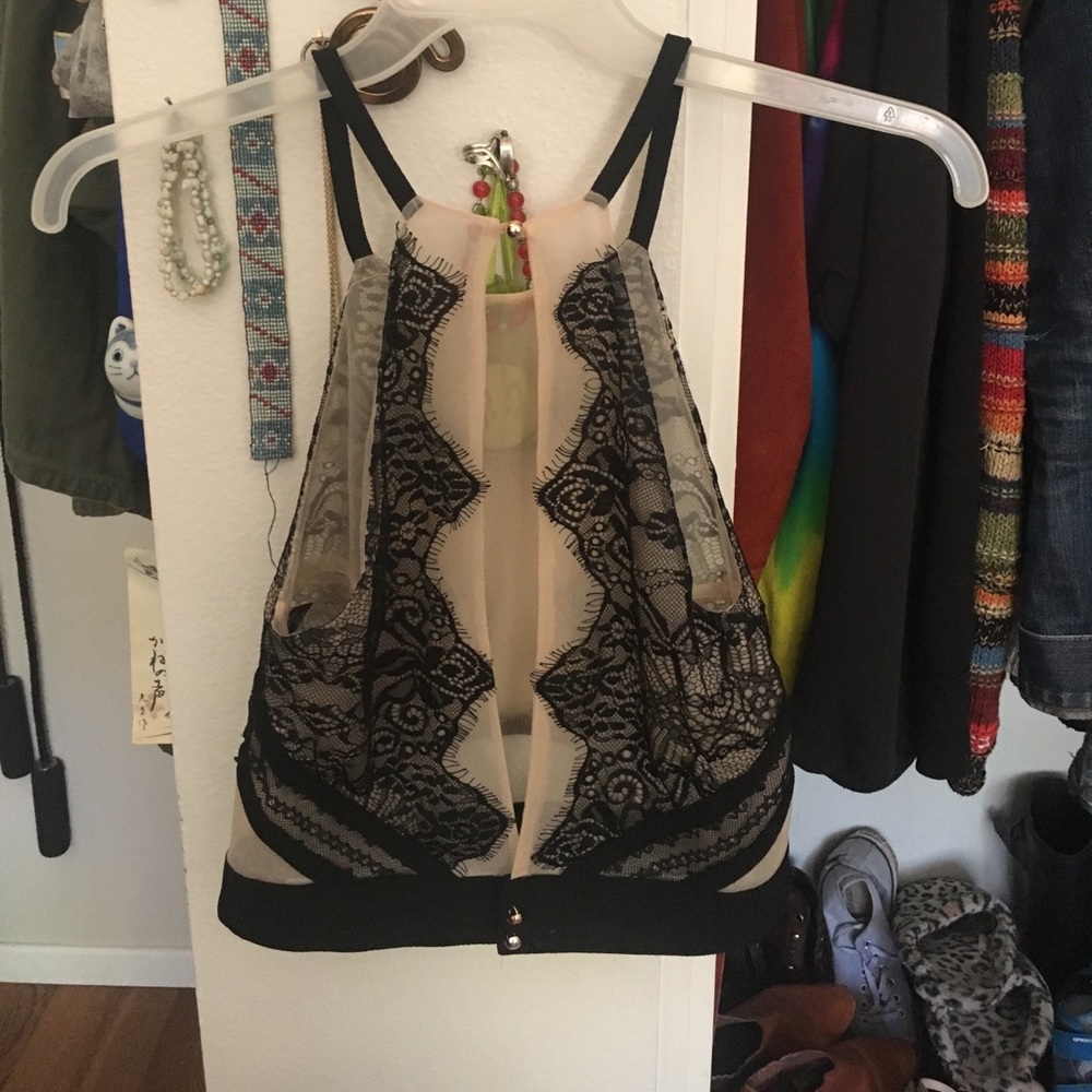 Elegant and sexy nude mesh crop top - Picture 4 of 7