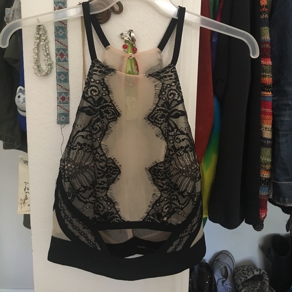 Elegant and sexy nude mesh crop top - Picture 2 of 7