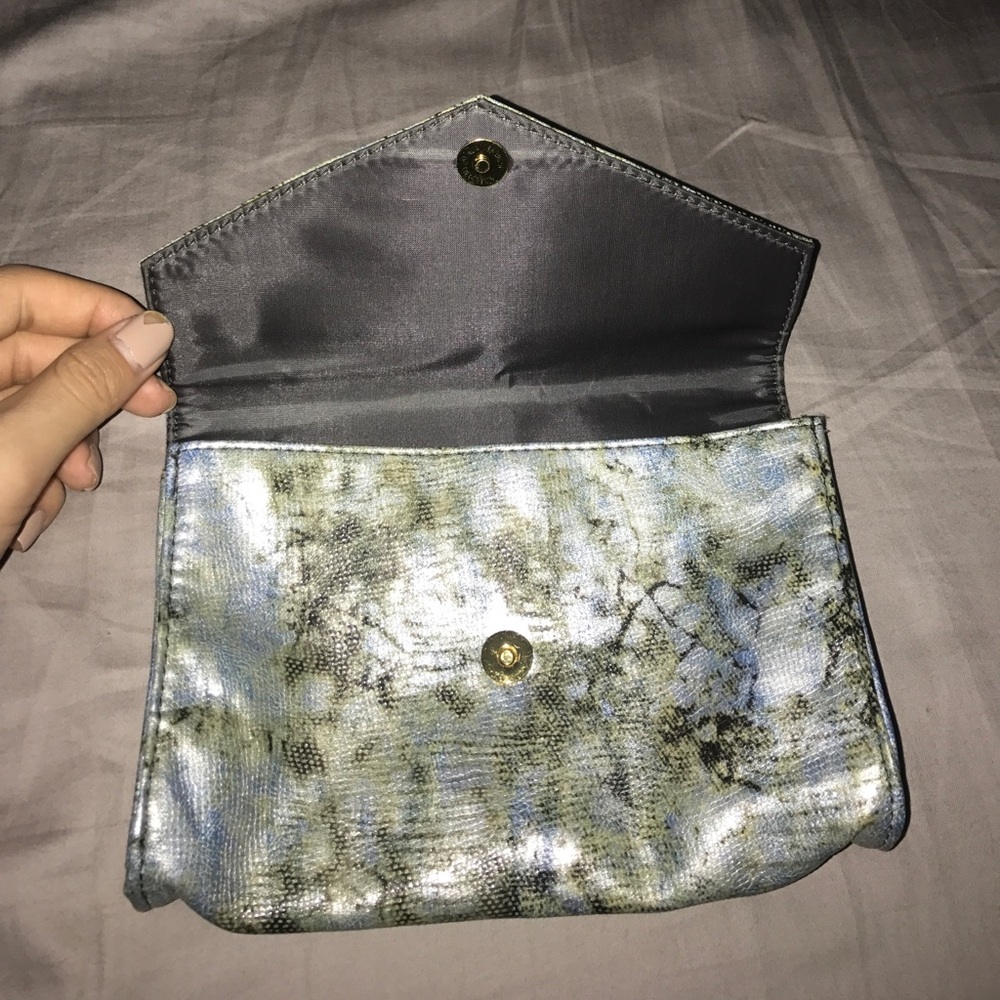 Makeup Bag - Picture 2 of 3