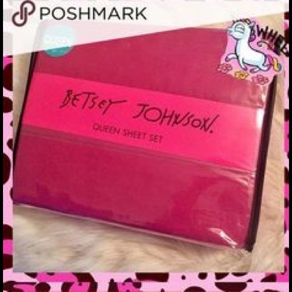 BETSEY JOHNSON HEART 💗&💀SKULLS QUEEN SET💥SOLD💥 - Picture 1 of 3