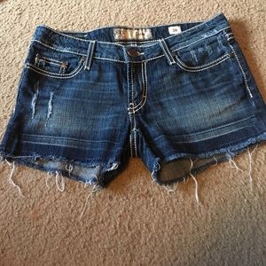 Denim frayed shorts