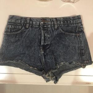 High waisted 5 button denim shorts! Great quality!