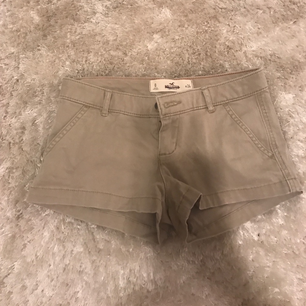 Khaki low rise Hollister shorts